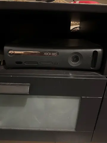 Microsoft Xbox 360 Slim console - 100 + Cd ,working condition