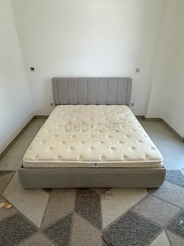 Kings Designed bed with Mattress (Mattress store)