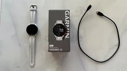 Garmin Forerunner 165 - Mist Grey / Whitestone with visible scratches