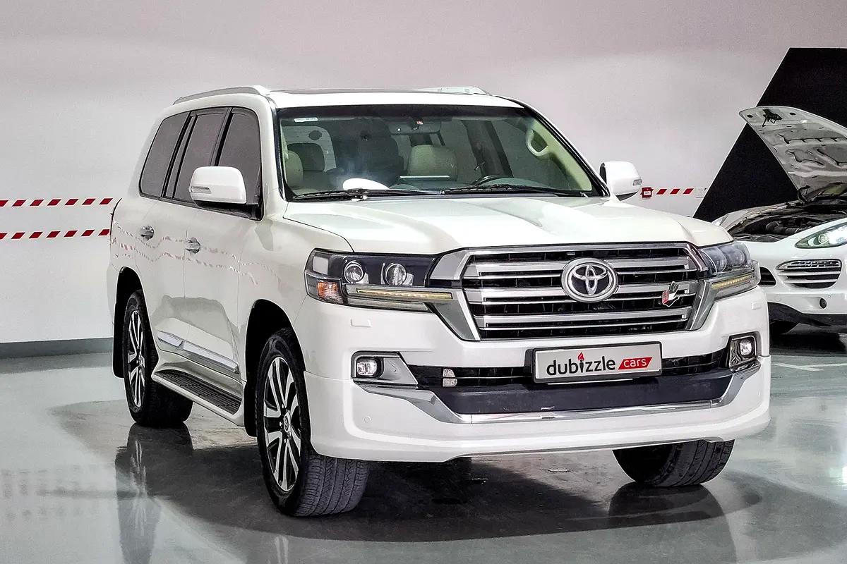Toyota Land Cruiser 2019 — photo 1 of 15