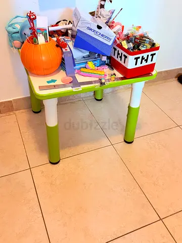 Kids activity play table with chair