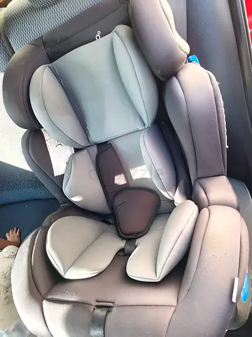 Convertible child car seat — good condition