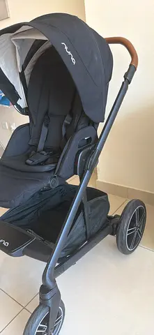 Nuna Demi Grow Stroller in Black
