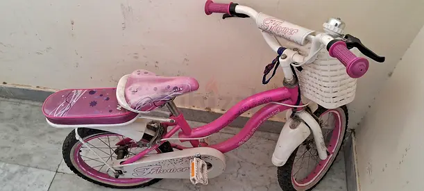 Bicycle for kids age 5-8 years old. Good condition. Just check one tyre. Selling for 50 aed only . P