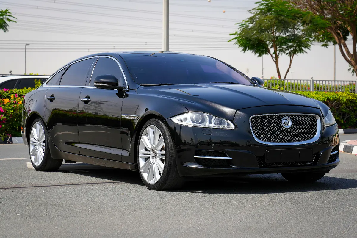 Jaguar XJ 2011 — photo 1 of 18