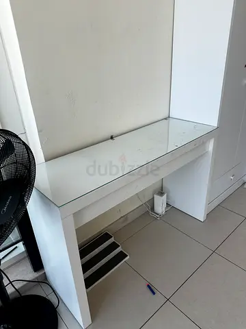 White dressing table / vanity with mirror shelf (excellent condition)