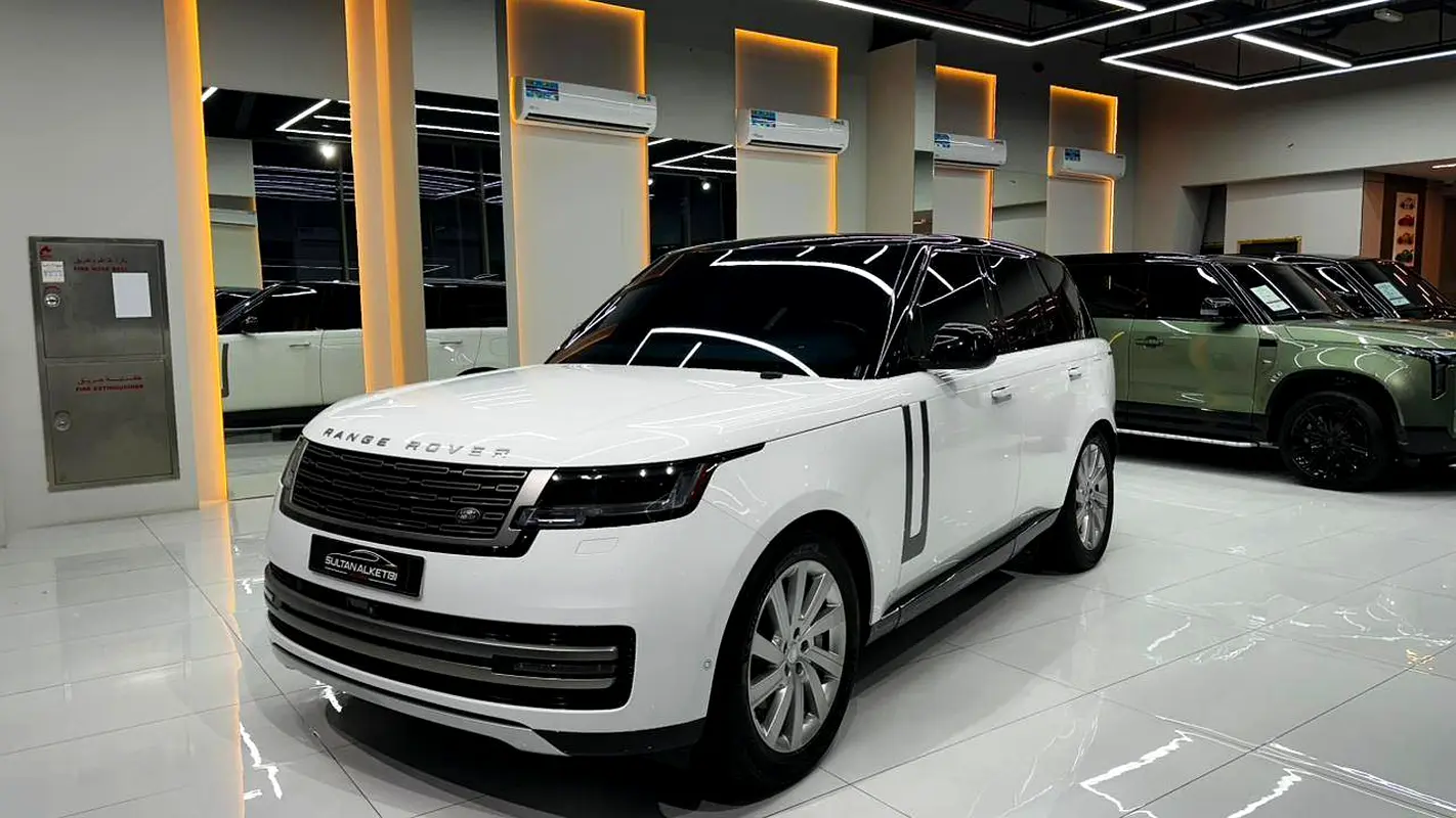 Land Rover Range Rover 2023 — photo 1 of 8