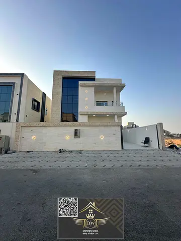 FIVE BEDROOM LUXURY VILLAH AVAILABLE IN VERY REASONABLE PRICE NEAR TO MAIN ROAD