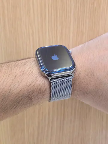 Apple Watch Series 10 46MM Cellular (with stainless steel Milanese loop) - condition like new