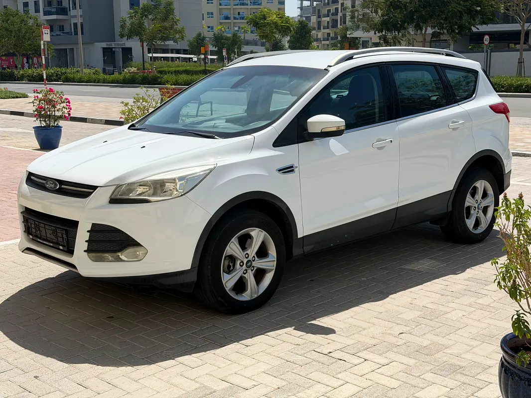 Ford Escape 2016 — photo 1 of 12