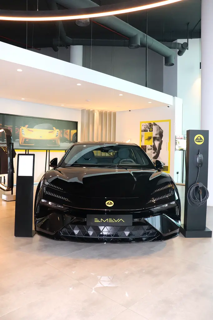 Lotus Emeya 2025 — photo 1 of 17