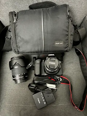 Canon EOS 70D + 2 Lenses (18-135mm  50mm) + Bag  Box
