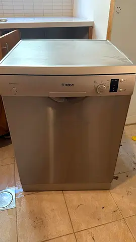 Bosch freestanding stainless steel dishwasher - good working condition