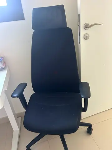 Black office chair