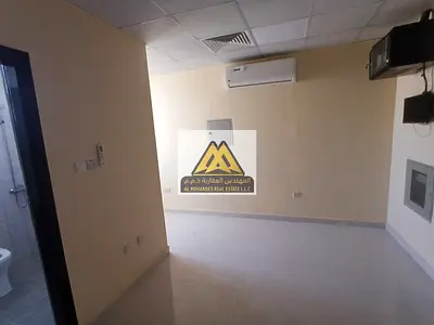 ستوديو أول ساكن داخل بناية جديدة بتشطيبات حديثة ومساحة مميزة، يتمتع بموقع حيوي قريب من جميع الخدمات وسهولة الوصول إلى دبي والشارقة، مما يجعله خياراً م