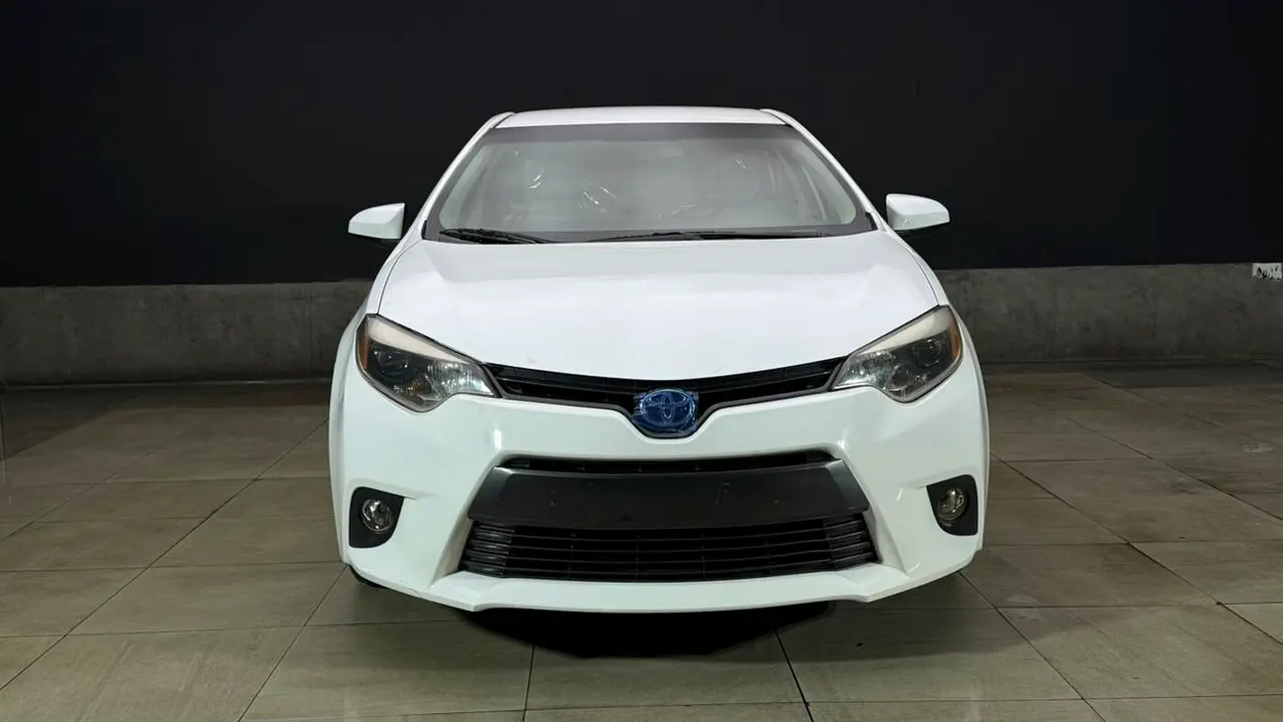 Toyota Corolla 2016 — photo 1 of 15