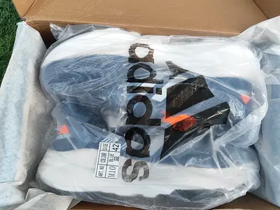 Adidas casual sneakers - size 42, like new