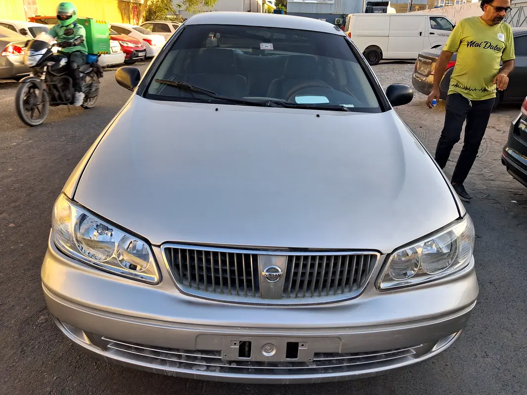 Nissan Sunny 2005 — photo 1 of 12