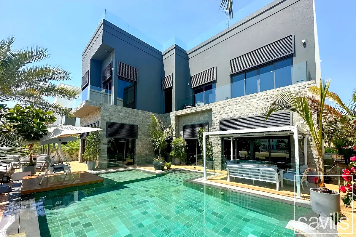 Custom Frond | Furnished | City view