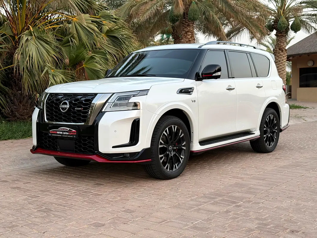Nissan Patrol 2022 — photo 1 of 12