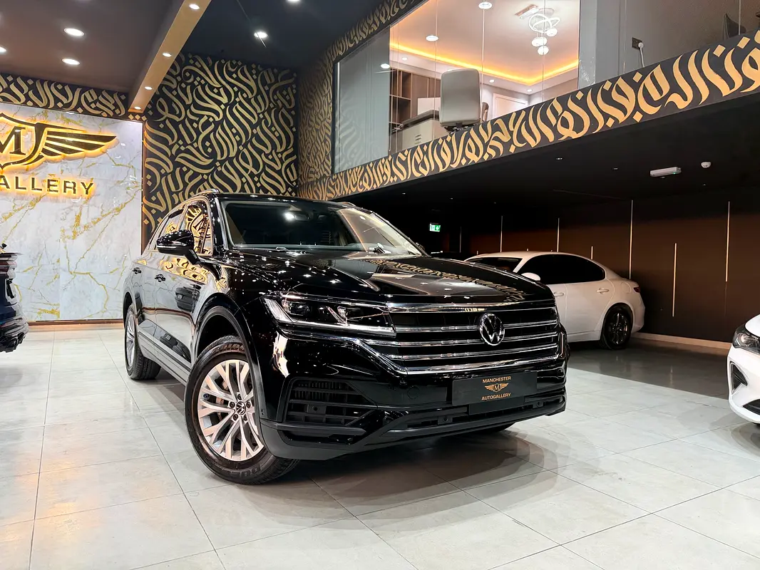 Volkswagen Touareg 2024 — photo 1 of 16
