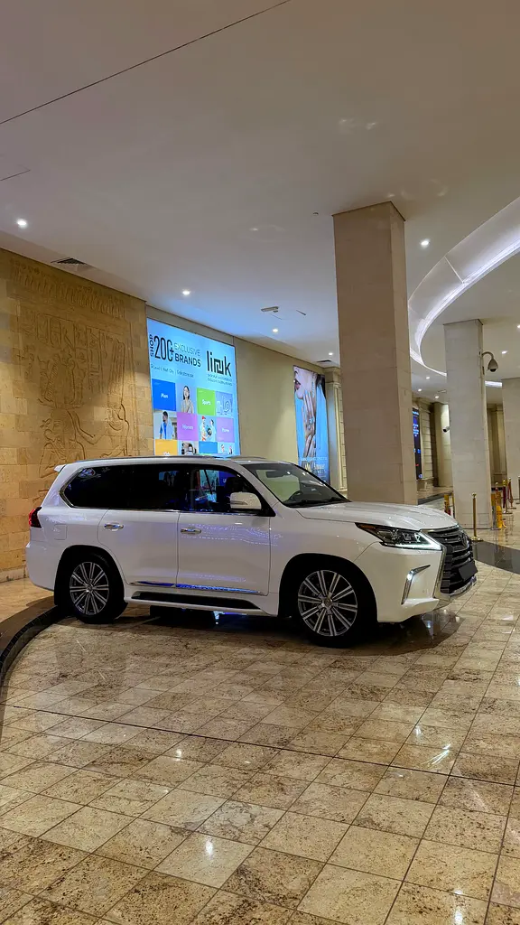 Lexus LX-Series 2016 — photo 1 of 5