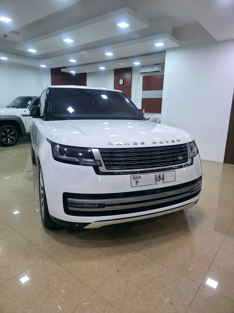 Land Rover Range Rover 2023 — photo 1 of 20