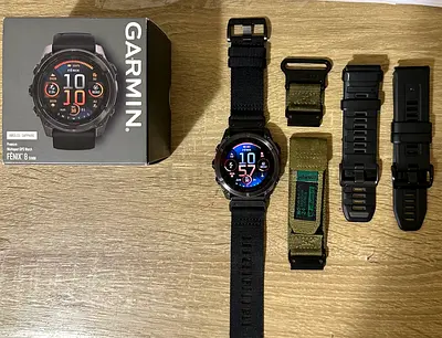 Garmin Fenix 8 51mm 5 extra straps and original box