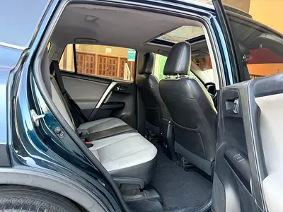 2017 Toyota RAV 4 — фото 10