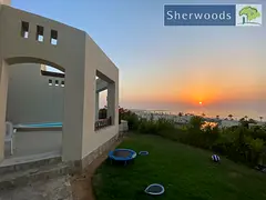 Hillside 2 Bed With Pool - Stunning Ocean Views