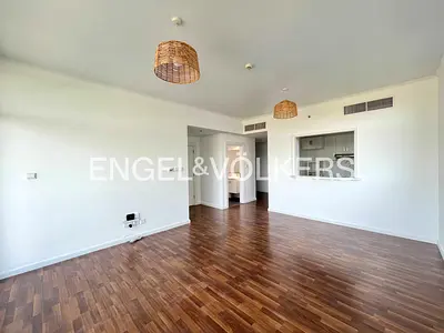 Upgraded and Spacious l Vacant l Golf View