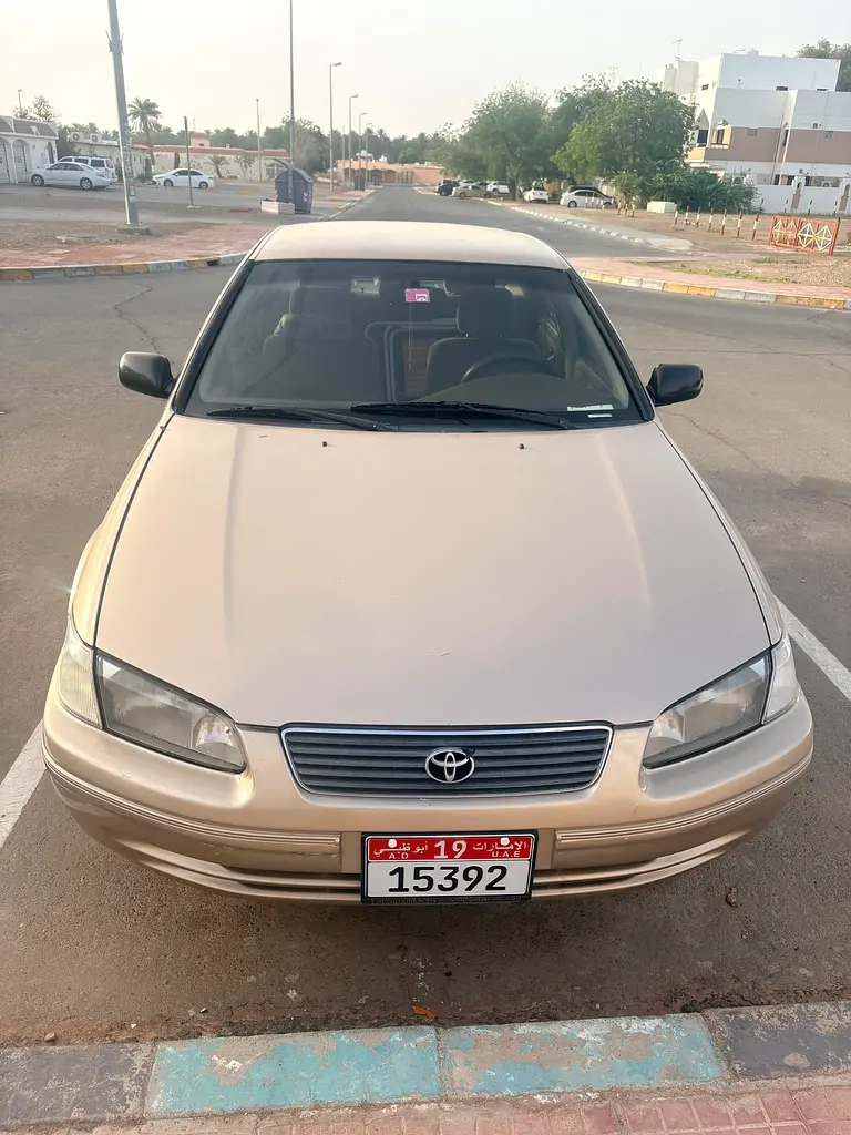 Toyota Camry 2000 — photo 1 of 7