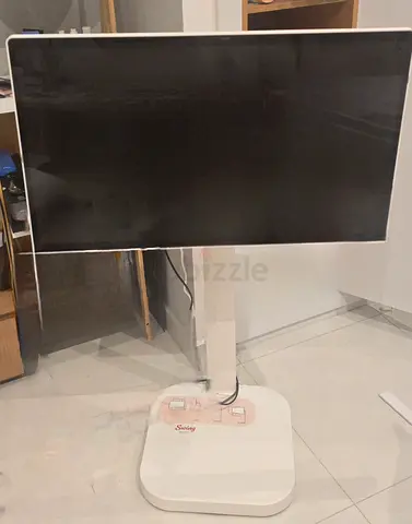 LG Swing movable 32inch 4k Smart TV Monitor with remote control