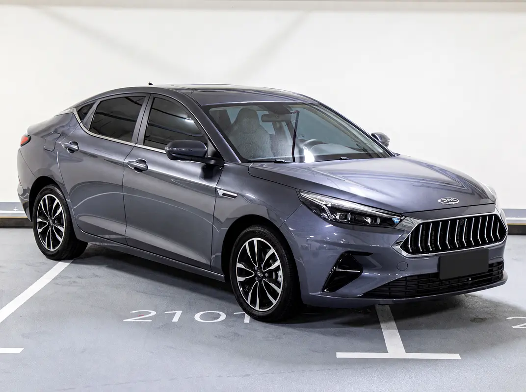 JAC J7 2023 — photo 1 of 6