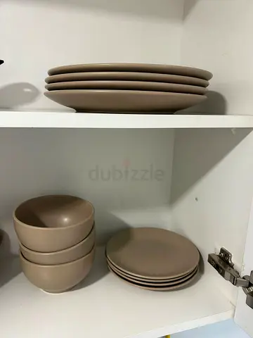 Plates, bowls, glasses and mugs