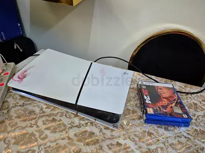 White Sony PS5 disk vrsi console with 3 games (used) 6 month excellent quality console disk version