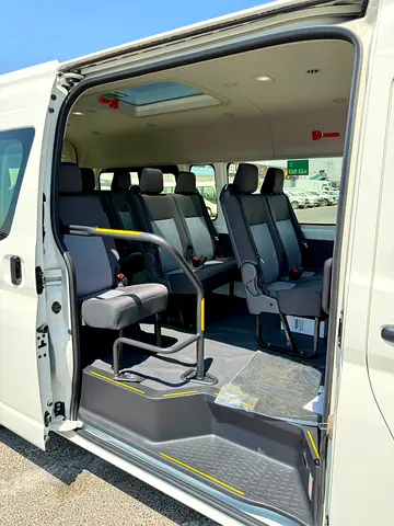 2025 Toyota HIACE — фото 15