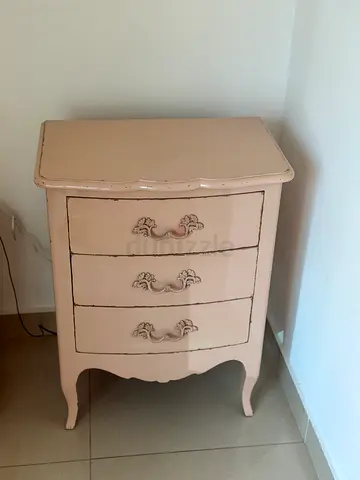 Vintage Style Pink Nightstand/ dresser with Three Drawers