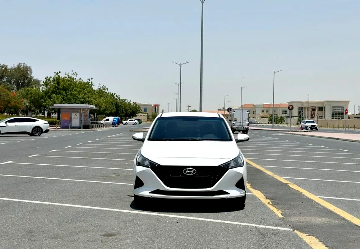 Hyundai Accent 2023 — photo 1 of 13