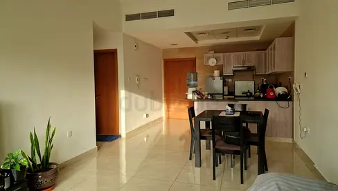 Looking for a female roommate for my 1BHK at Dubai South