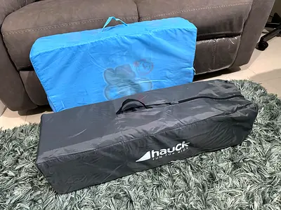 Hauck Travel cot Dream n play plus compact foldable and easy to transport