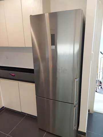 Siemens New Model Refrigerator Freezer at bottom