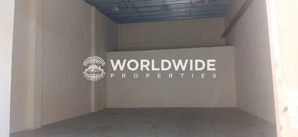فرصة ذهبية مستودع على الطريق الرئيسي || طريق رئيسي مزدوج الطابق الأرضي، المساحة الإجمالية: 2000 قدم مربع || الإيجار بالدرهم الإماراتي 85,000/-