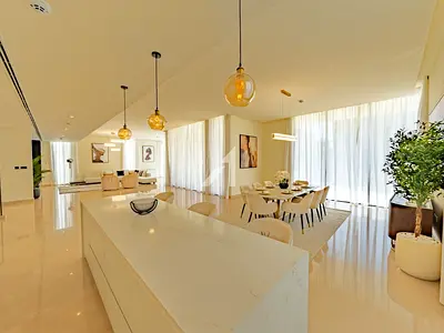 Luxury 5BR Villa | Fully Upgraded | Vacant