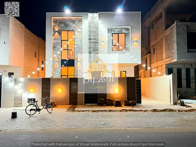 Ready to move in, with electricity, water, and air conditioning, in a quiet and prime location. Two floors and a rooftop, super deluxe finishing, on S
