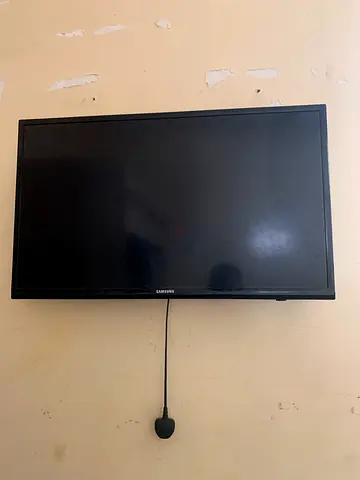32-inch Samsung LED TV - Good Working Condition
