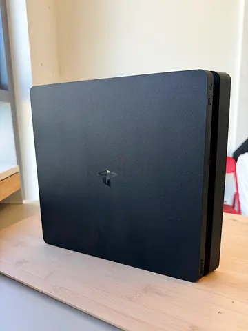 PS4 4 Slim 500GB with 2 controllers + games