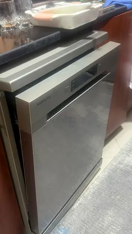 Dish washer