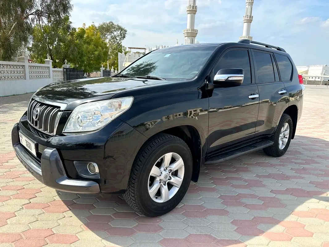 Toyota Prado 2013 — photo 1 of 8