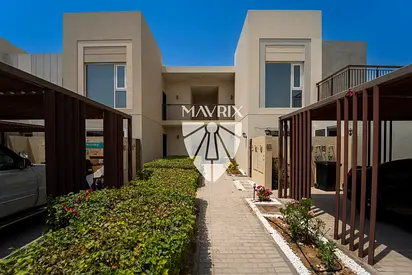 Spacious | Central Location| Middle Unit| Tenanted